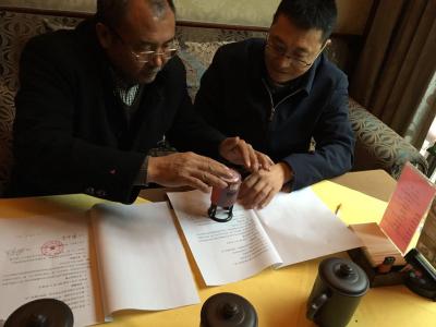公司總經(jīng)理與四川農(nóng)業(yè)大學(xué)賴松家教授簽署科研協(xié)議